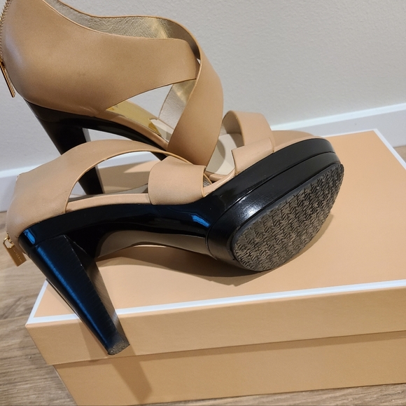 Michael Kors womens Sandals size 8M - Picture 7 of 10